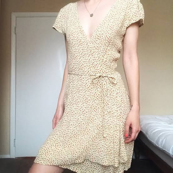 Brandy Melville Robbie Wrap Dress, Women's Fashion, Dresses & Sets, Dresses  on Carousell