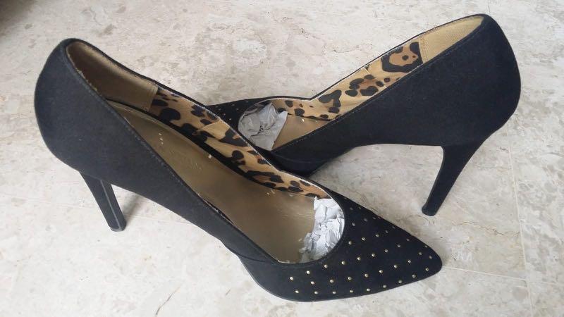Christian Siriano for Payless black heels with dainty gold details 4 5 inch heel