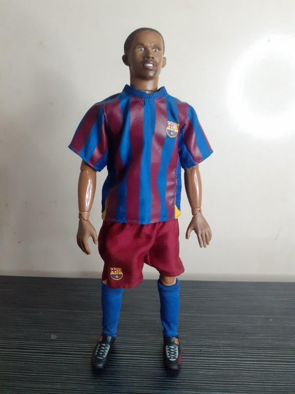 FC Barcelona Eto'O Figure (Category: Figurines & Statues) located in Paranaque City. Submitted by donjuan_thegreat (Listing ID 1165493990, Image 3). Description: Item in very good vintage condition Purchased in Barcelona, Spain Articulated joints Kicking function not working Material: Plastic & Rubber Dimensions: H 29.5 cm W 11 cm For pick-up in UPS 5 Paranaque or can ship at buyer's expense.