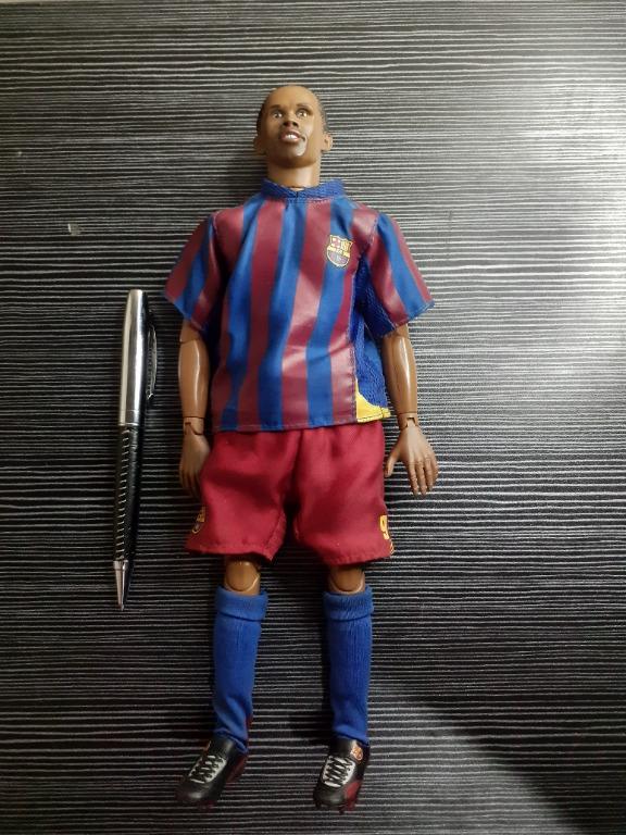 FC Barcelona Eto'O Figure (Category: Figurines & Statues) located in Paranaque City. Submitted by donjuan_thegreat (Listing ID 1165493990, Image 1). Description: Item in very good vintage condition Purchased in Barcelona, Spain Articulated joints Kicking function not working Material: Plastic & Rubber Dimensions: H 29.5 cm W 11 cm For pick-up in UPS 5 Paranaque or can ship at buyer's expense.