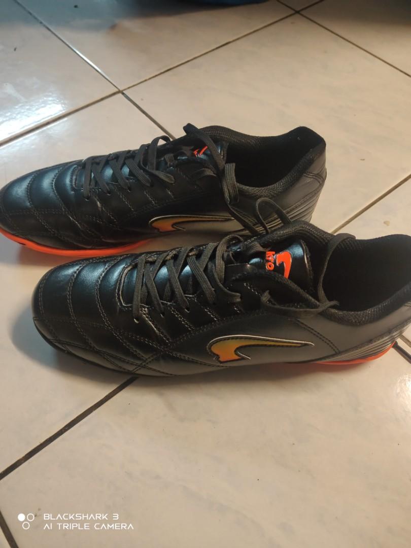 Kasut futsal kronos store