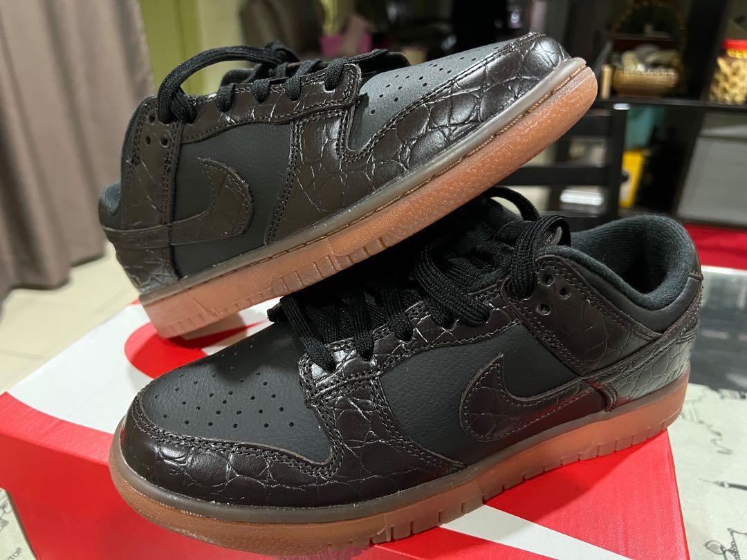 brown low top dunks