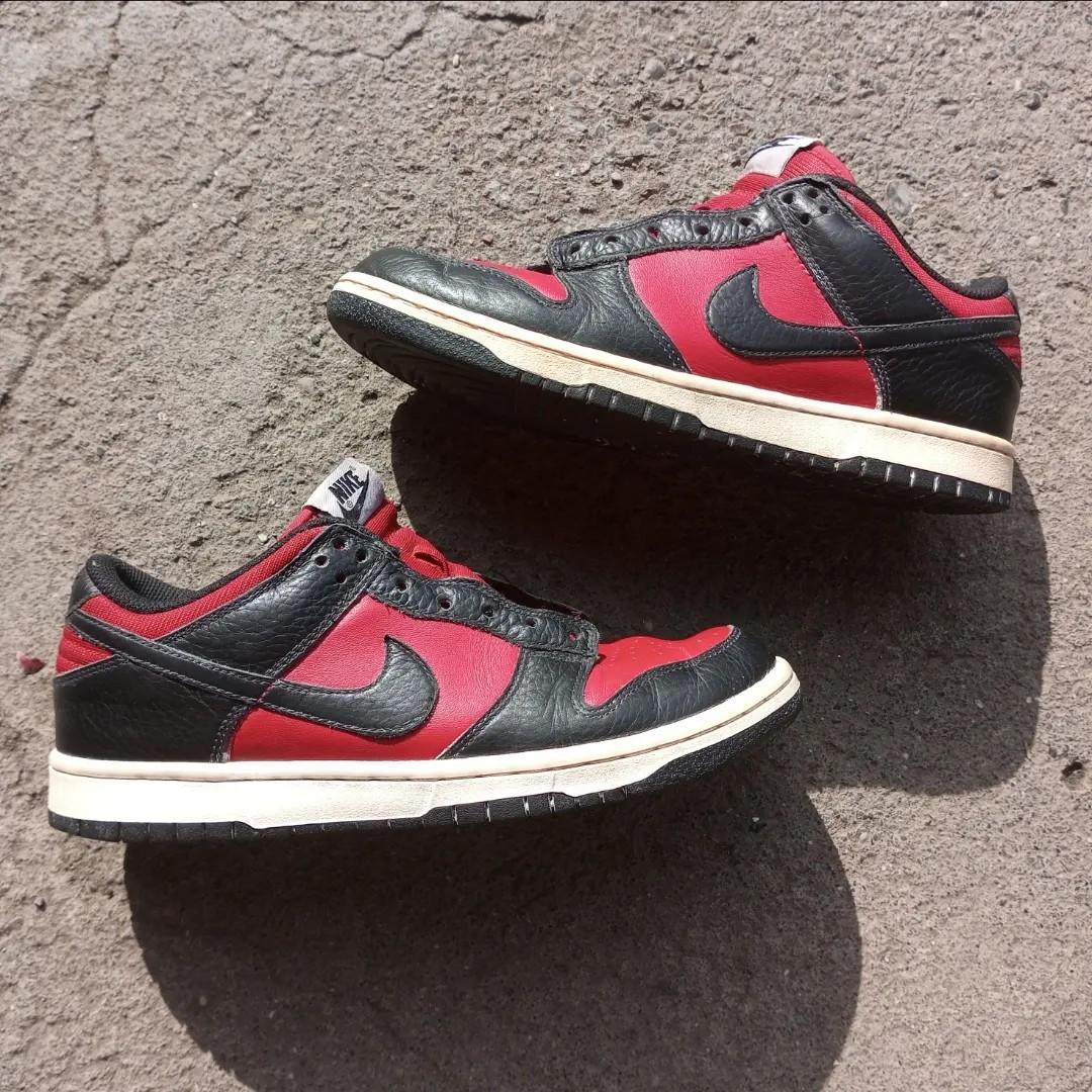 NIKE DUNK LOW VARSITY RED ( 2010 ), Men's Fashion, Footwear