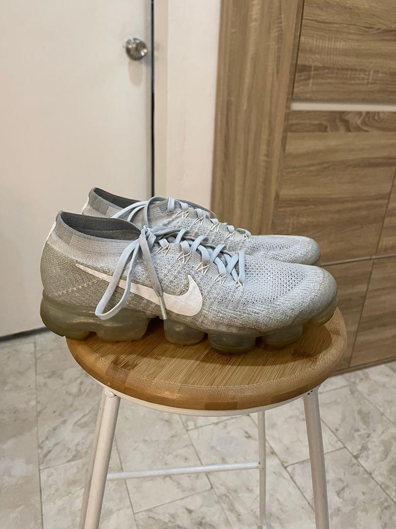 Nike Flyknit VaporMax (Category: Sneakers) located in Paranaque City. Submitted by itemsforcheap (Listing ID 1165523095, Image 1). Description: Size 9 No major issues Just needs cleaning Legit authentic.