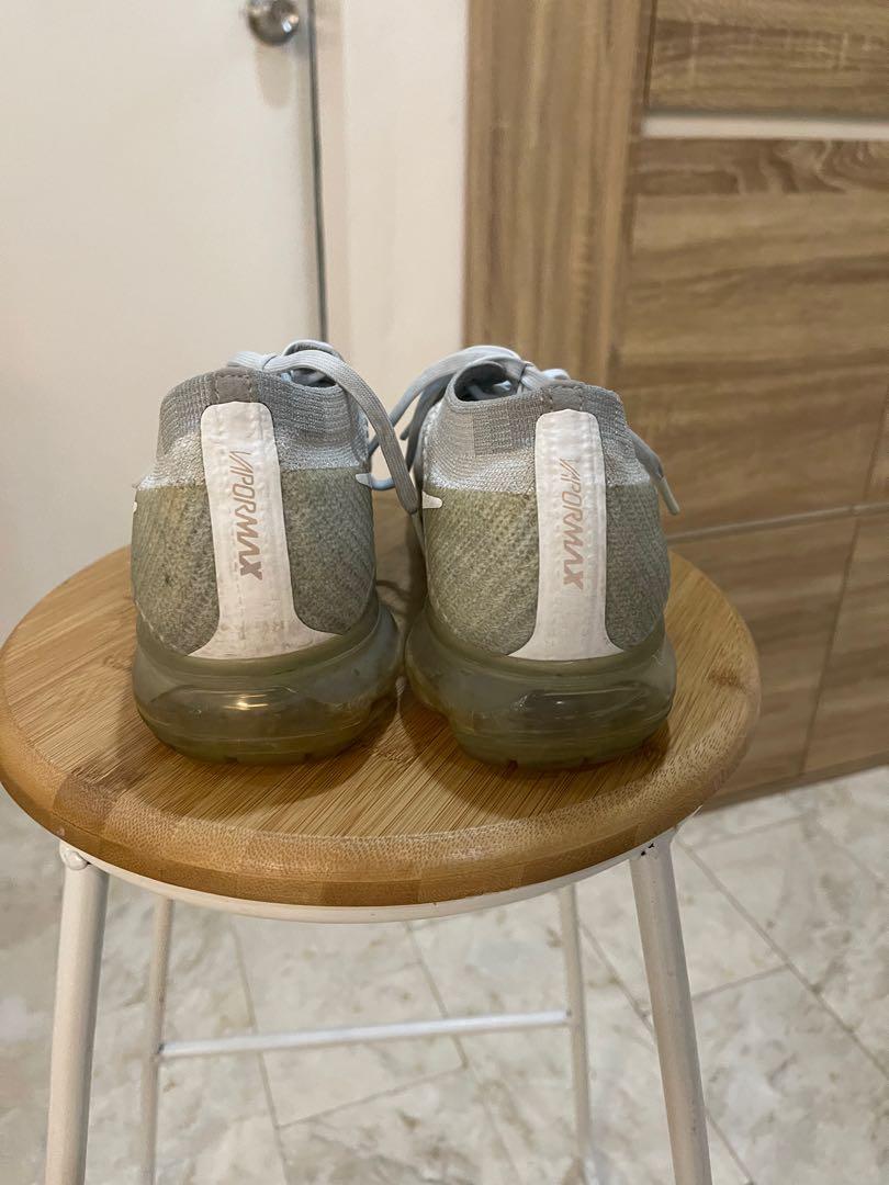 Nike Flyknit VaporMax (Category: Sneakers) located in Paranaque City. Submitted by itemsforcheap (Listing ID 1165523095, Image 3). Description: Size 9 No major issues Just needs cleaning Legit authentic.