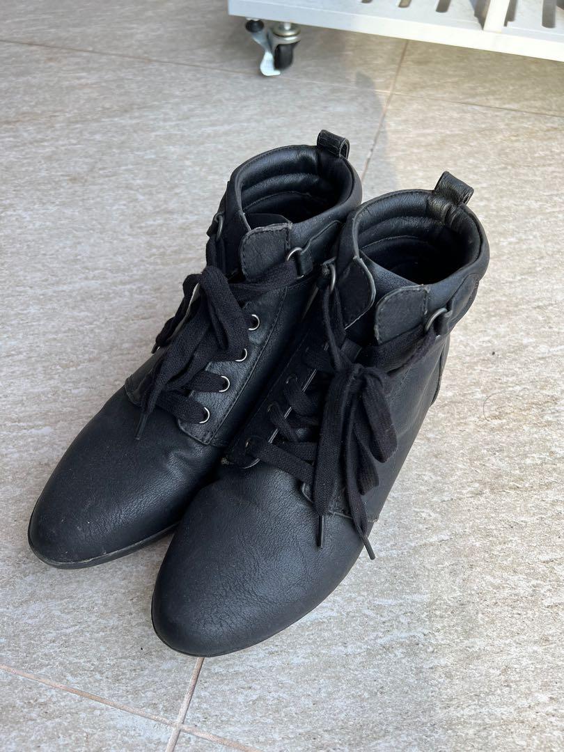 Novo black boots hot sale