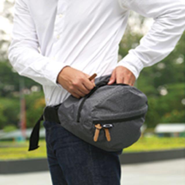 Oakley chest bag top
