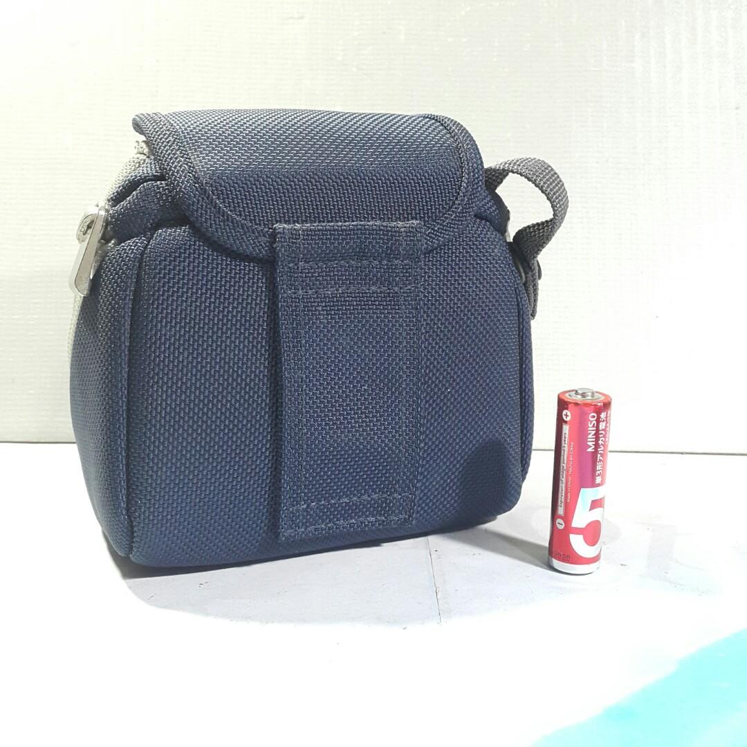 Original Canon Cute Bag (Category: Camera Bags & Carriers) located in Paranaque City. Submitted by vintagepopsicle (Listing ID 1165494388, Image 2). Description: Cute Canon bag for small digital cameras or accessories. Can also possibly used to store or carry a small lens. Cosmetics are good as in photos. Velcro is very good. There is a belt provision for using as a beltbag. Gcash and Lalamove..
