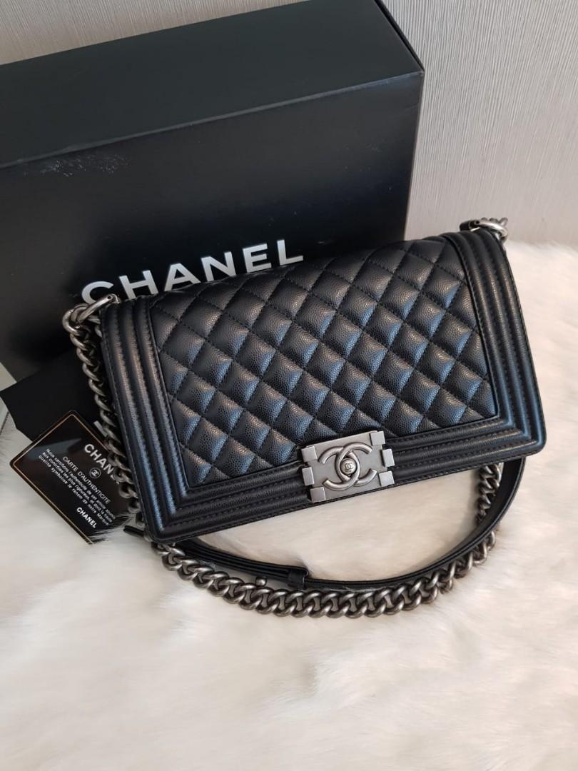 VGC, Chanel boy 25 cm black rhw caviar seri 28, With db card holo non  magnet box