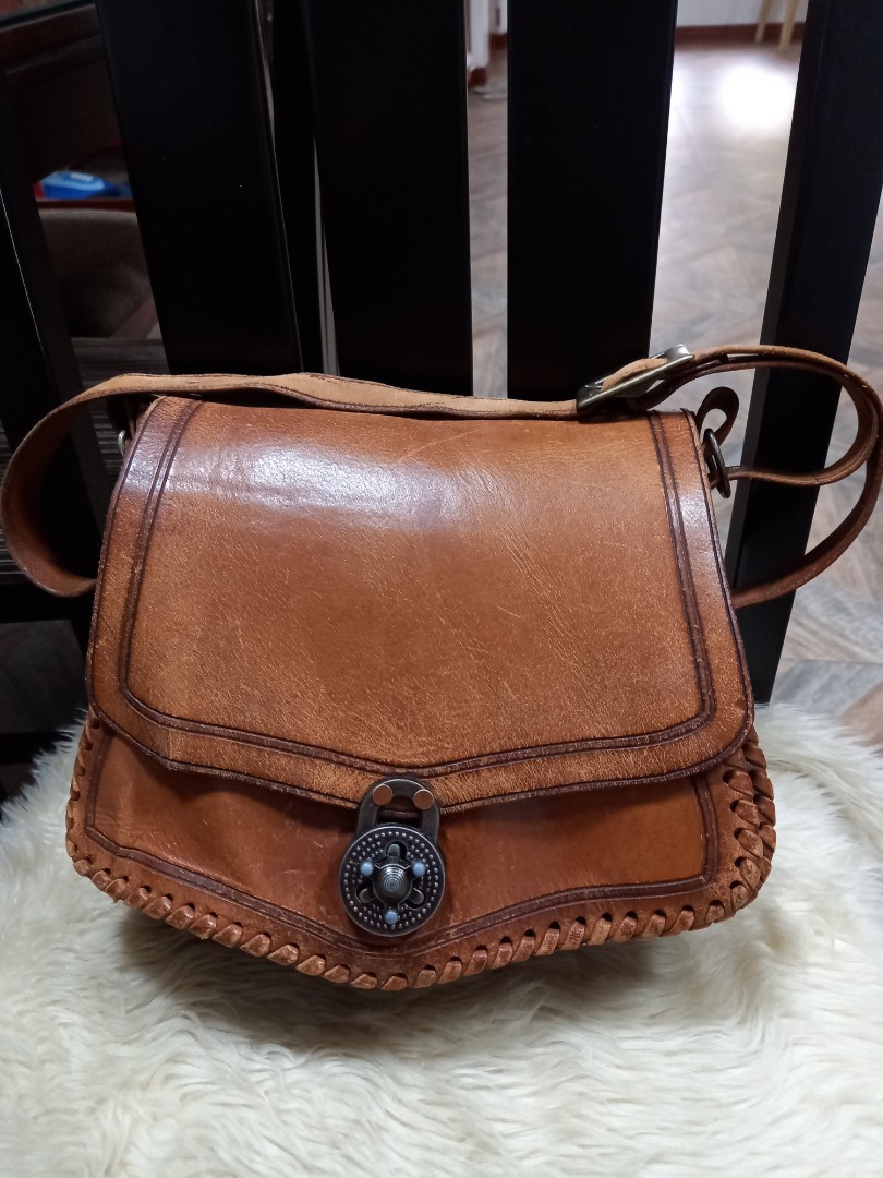 VINTAGE LEATHER SHOULDER BAG, Women's Fashion, Bags & Wallets, Shoulder