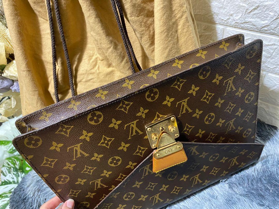 Vintage Louis Vuitton LV monogram document folder bag, Luxury, Bags &  Wallets on Carousell