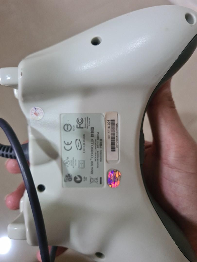 Xbox 360 controller (Category: Controllers) located in Singapore. Submitted by deedeedaiz (Listing ID 1165508521, Image 3). Description: not sure if it's still in working condition.