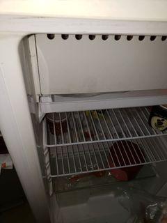 雪櫃 / 電冰箱