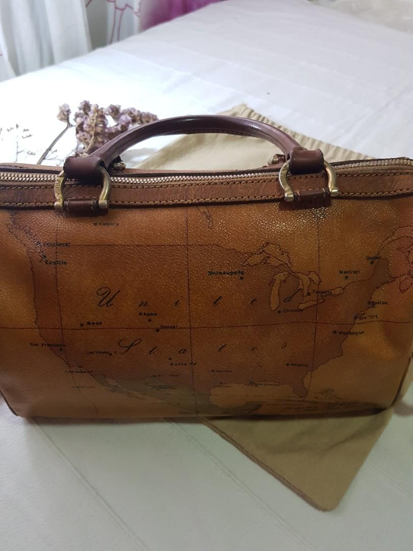 Alviero Martini Authentic doctors bag with sling (Category: Luxury Bags & Wallets) located in Meycauayan. Submitted by sweet.cherry.ph (Listing ID 1169887195, Image 2). Description: Good condition no flaws leather with sling with dust bag alviero martini also width: 11 inches length: 6.6 inches ORIGINAL PRICE 4K #SLINGBAG #LEATHERBAG #AUTHENTICBAG #BAG #DOCTORSBAG #ALVIERROMARTINI MOP PLS READ BELOW ⬇️⬇️⬇️⬇️⬇️⬇️⬇️⬇️⬇️.