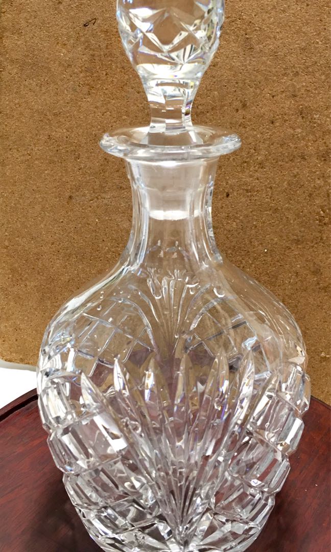 Brandy decanter cut glass, 傢俬＆家居, 廚具和餐具, 廚水杯、水壺 Carousell