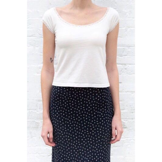 歐洲製Brandy Melville Eden Lace top 畢業出清, 她的時尚, 上衣, 其他上衣在旋轉拍賣