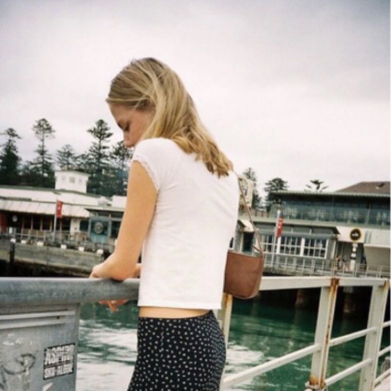 歐洲製Brandy Melville Eden Lace top 畢業出清, 她的時尚, 上衣, 其他上衣在旋轉拍賣