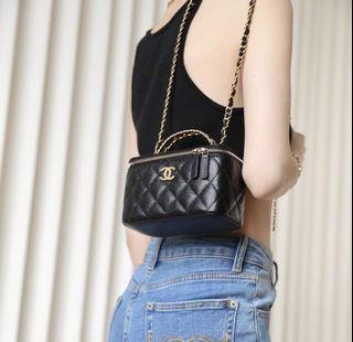Sold🦄22S Chanel vanity with top handle (Black colour)