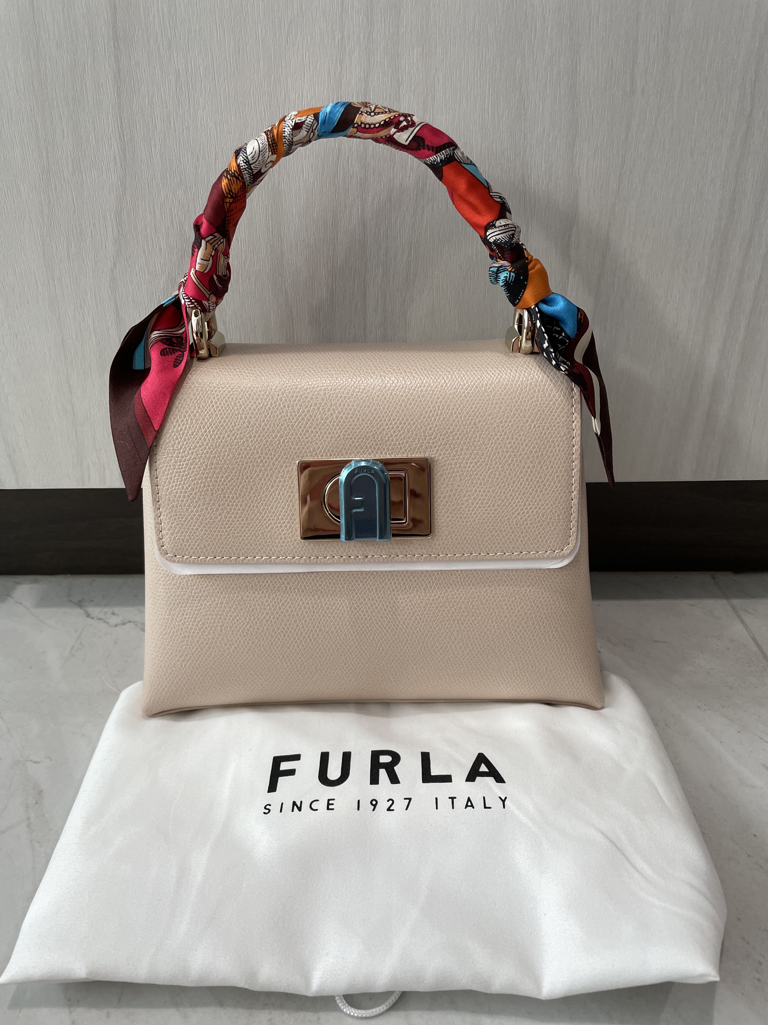 Furla handle outlet