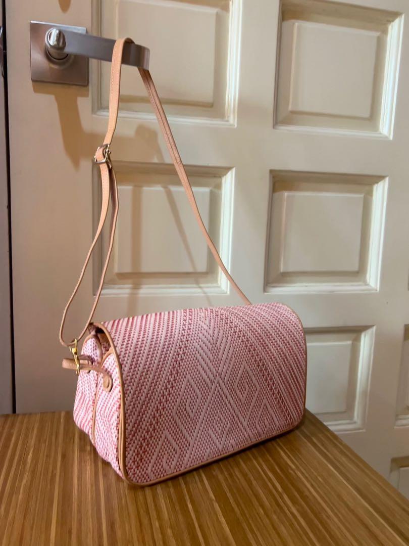 Halohalo Double Sobre (Category: Cross-body Bags) located in Bacolod City. Submitted by fightingimpulse (Listing ID 1169833420, Image 2). Description: PLEASE READ!! pictures are mine •bought this from another carouseller two months ago •bought unused at 8000 pesos plus 205 sf •used only once ever since i got it and i’m selling this for only 6500 + 150 sf •PRICE IS FIXED. i just want my money back •condition of the bag: 9/10 — i take good care of 