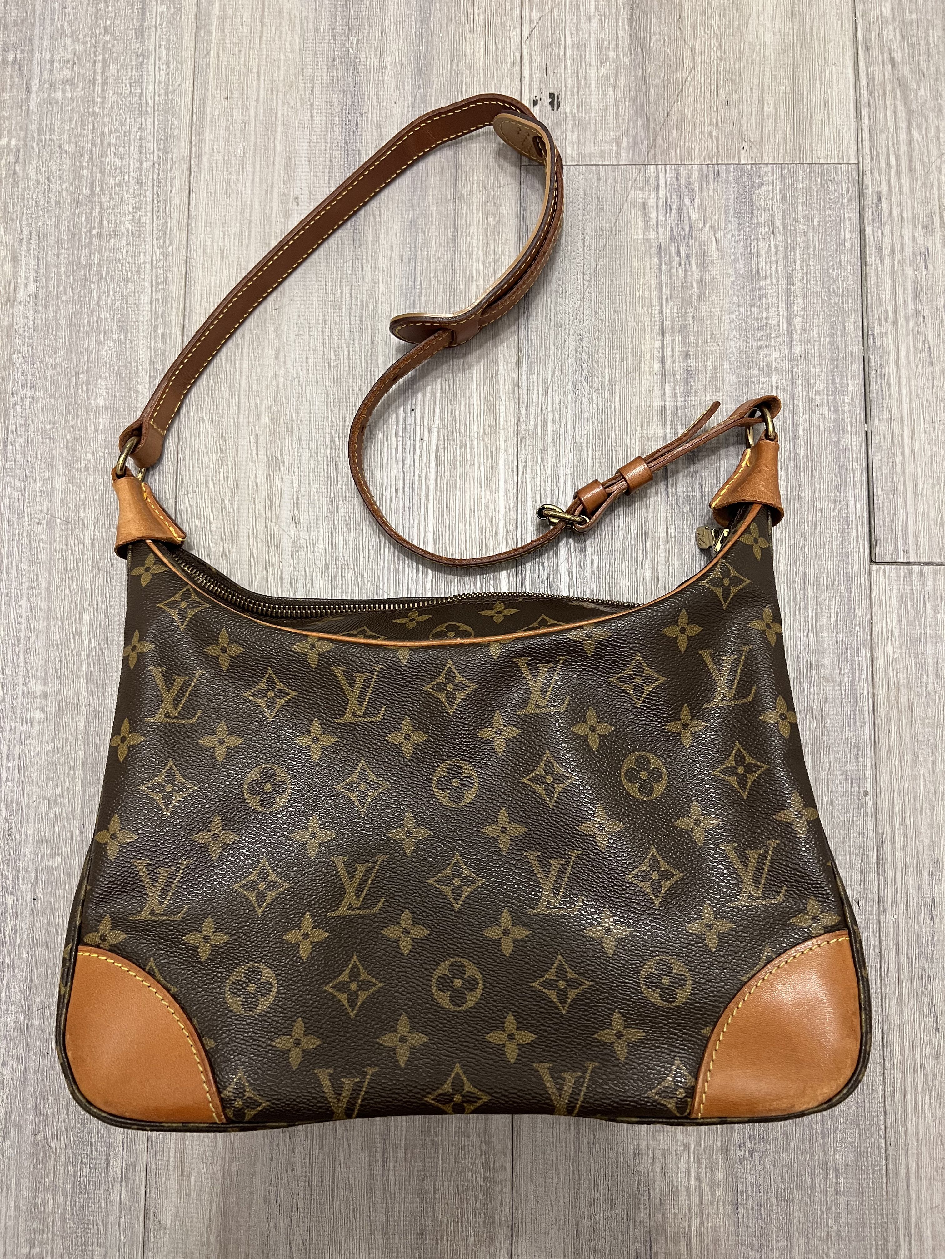 LOUIS VUITTON BOULOGNE 1 Year Wear & Tear Review + What I