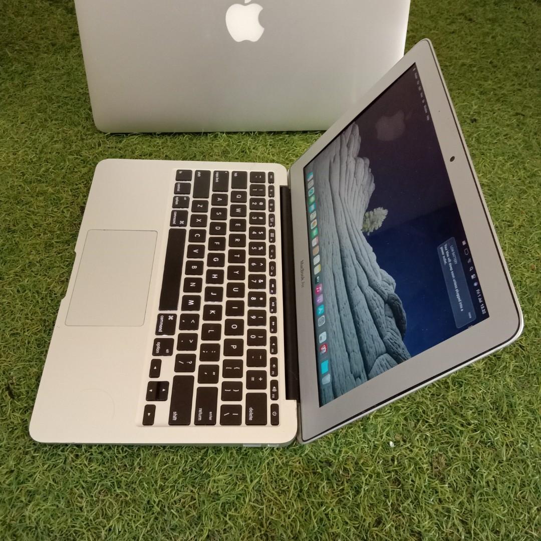 MacBook Air 2012 11 inch core i5 RAM 4 GB
