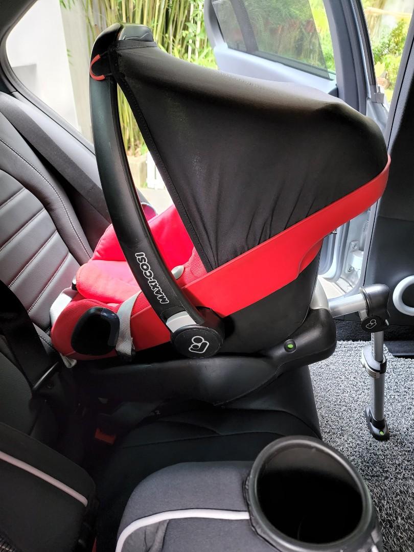 Maxi cosi pebble plus with isofix base 2025