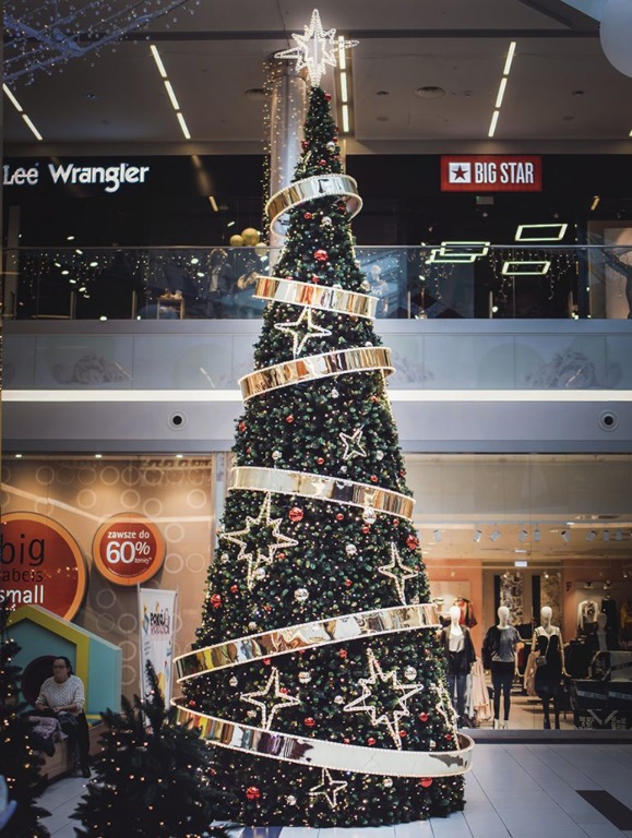 Outdoor Christmas tree design, Furniture & Home Living, Home Decor, Other Home Decor on Carousell