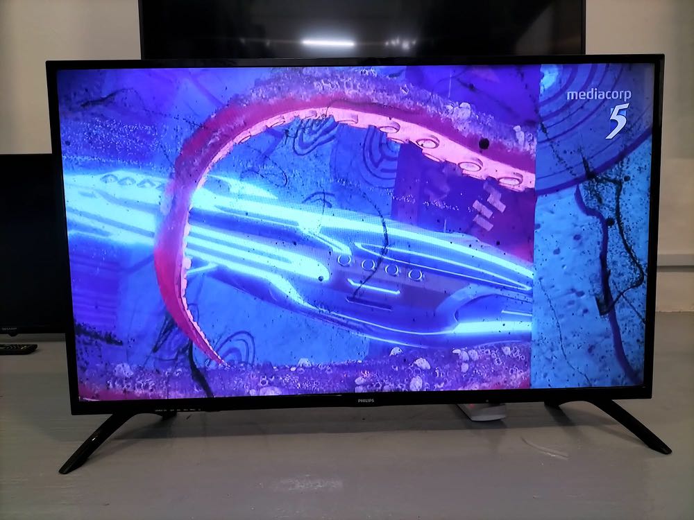 Philips 43" non smart tv 43pft4002/98 220 delivery 30, TV & Home