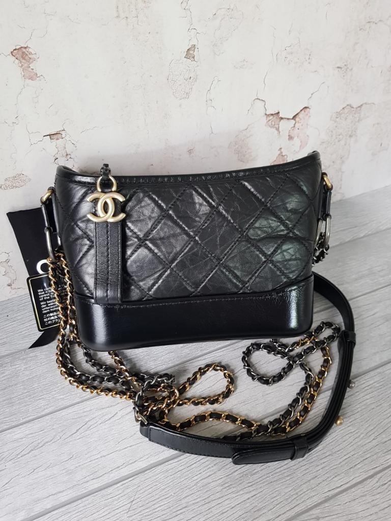 Preloved Chanel gabrielle small black ghw seri 28 with db card holo and holocek Barang Mewah Tas Dompet di Carousell