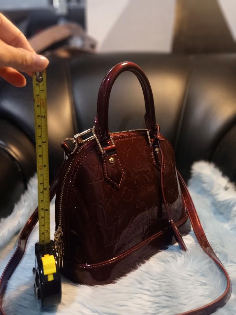 Preloved lv alma patent sling (Category: Luxury Bags & Wallets) located in Cebu City. Submitted by day.98 (Listing ID 1169953993, Image 2). Description: 🇯🇵from japan surplus 🇯🇵patent leather 🇯🇵coded 🇯🇵2-way sling 🇯🇵no flaws 🇯🇵with dust bag.