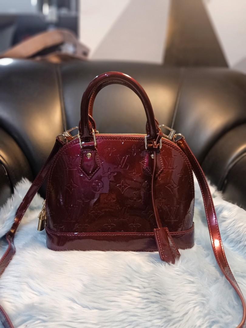 Preloved lv alma patent sling (Category: Luxury Bags & Wallets) located in Cebu City. Submitted by day.98 (Listing ID 1169953993, Image 1). Description: 🇯🇵from japan surplus 🇯🇵patent leather 🇯🇵coded 🇯🇵2-way sling 🇯🇵no flaws 🇯🇵with dust bag.