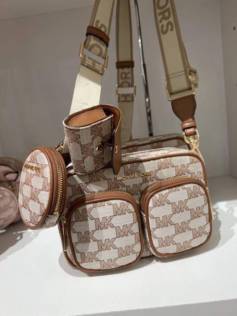 PREORDER MICHAEL KORS MD PKT XBODY W ATTACH Women s Fashion