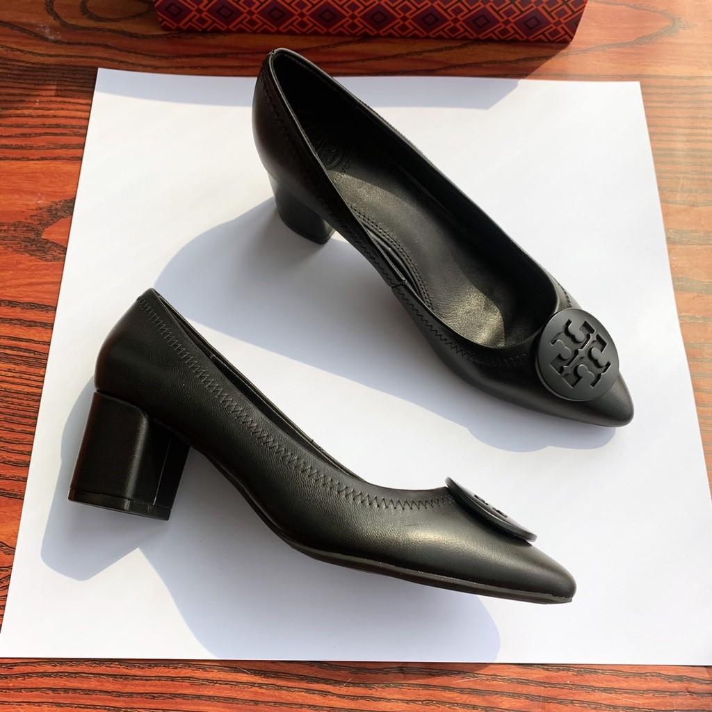 Ready JKT ORIGINAL Tory Burch Chelsea Pump all black pointed heels, Fesyen  Wanita, Sepatu di Carousell
