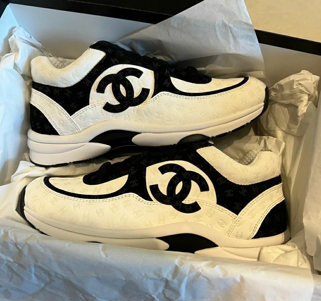 Chanel 22A White Black Suede Printed CC Logo Flat Runner Trainer Sneaker 39
