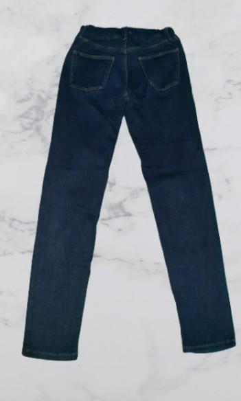 UNIQLO Kids Stretchable Jeans (Category: Babies & Kids Fashion) located in Paranaque City. Submitted by conrich (Listing ID 1169944001, Image 2). Description: Stretchable kid's jeans. Brand new but tag was removed. Refer to picture for size. Negotiable.
