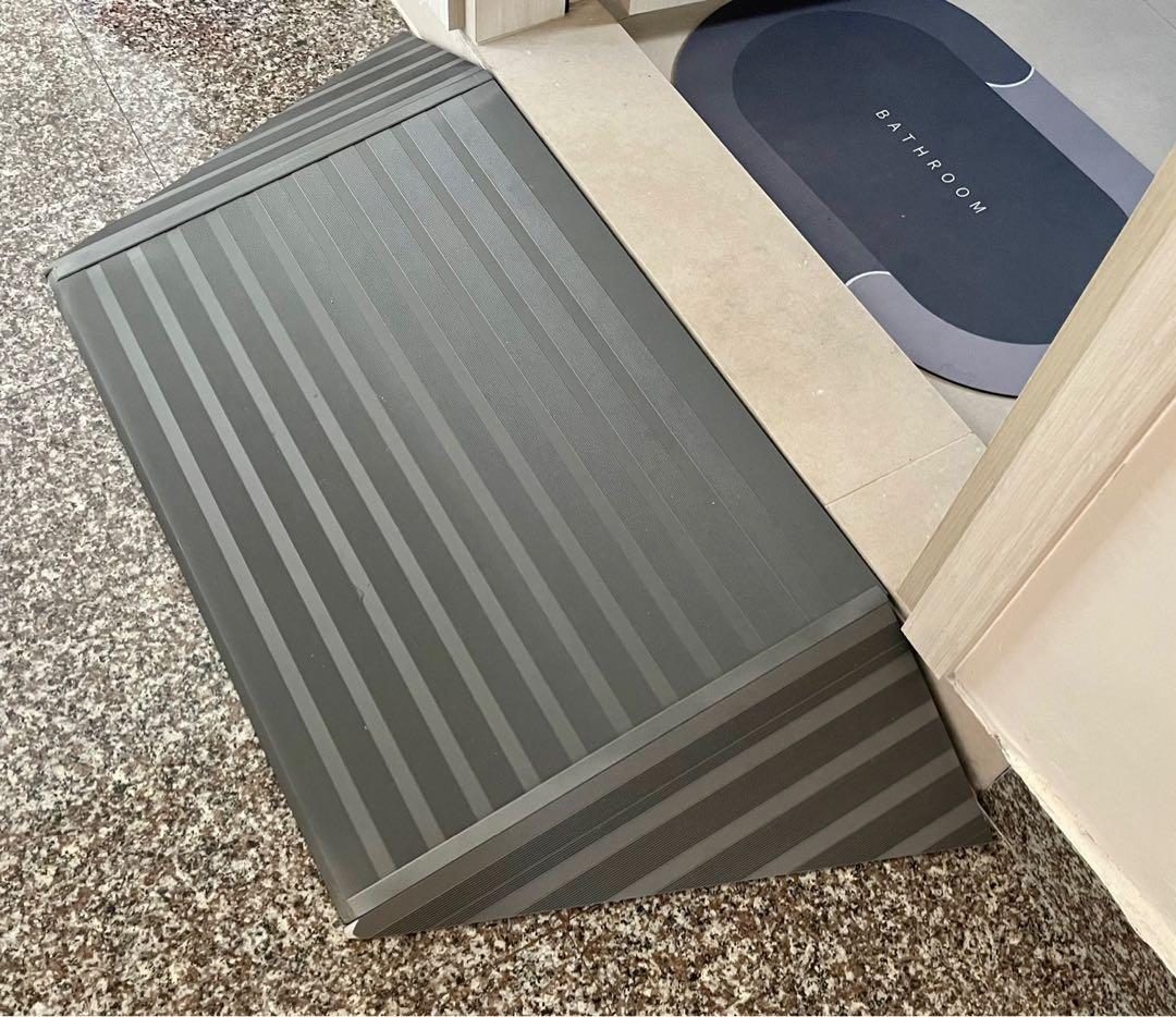 Wheelchair ramp for toilet (8cm(H) x 67.5cm(W), Furniture & Home Living