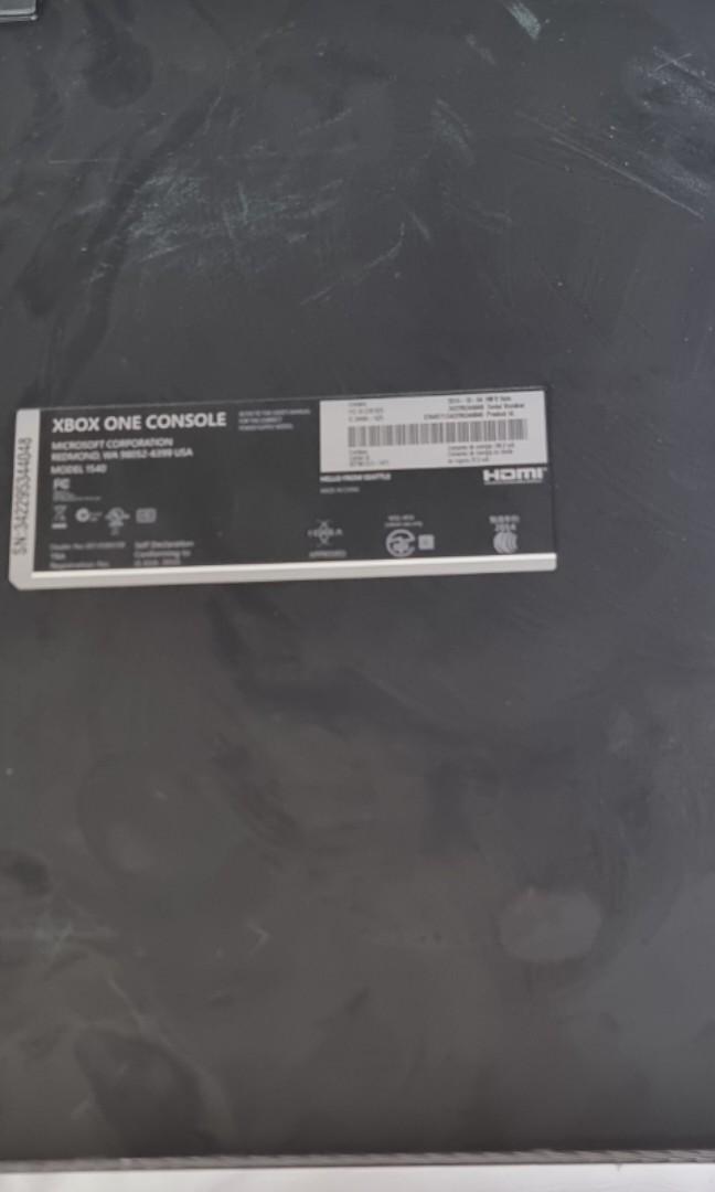 Xbox one, US version, with power inverter with USB connected controller