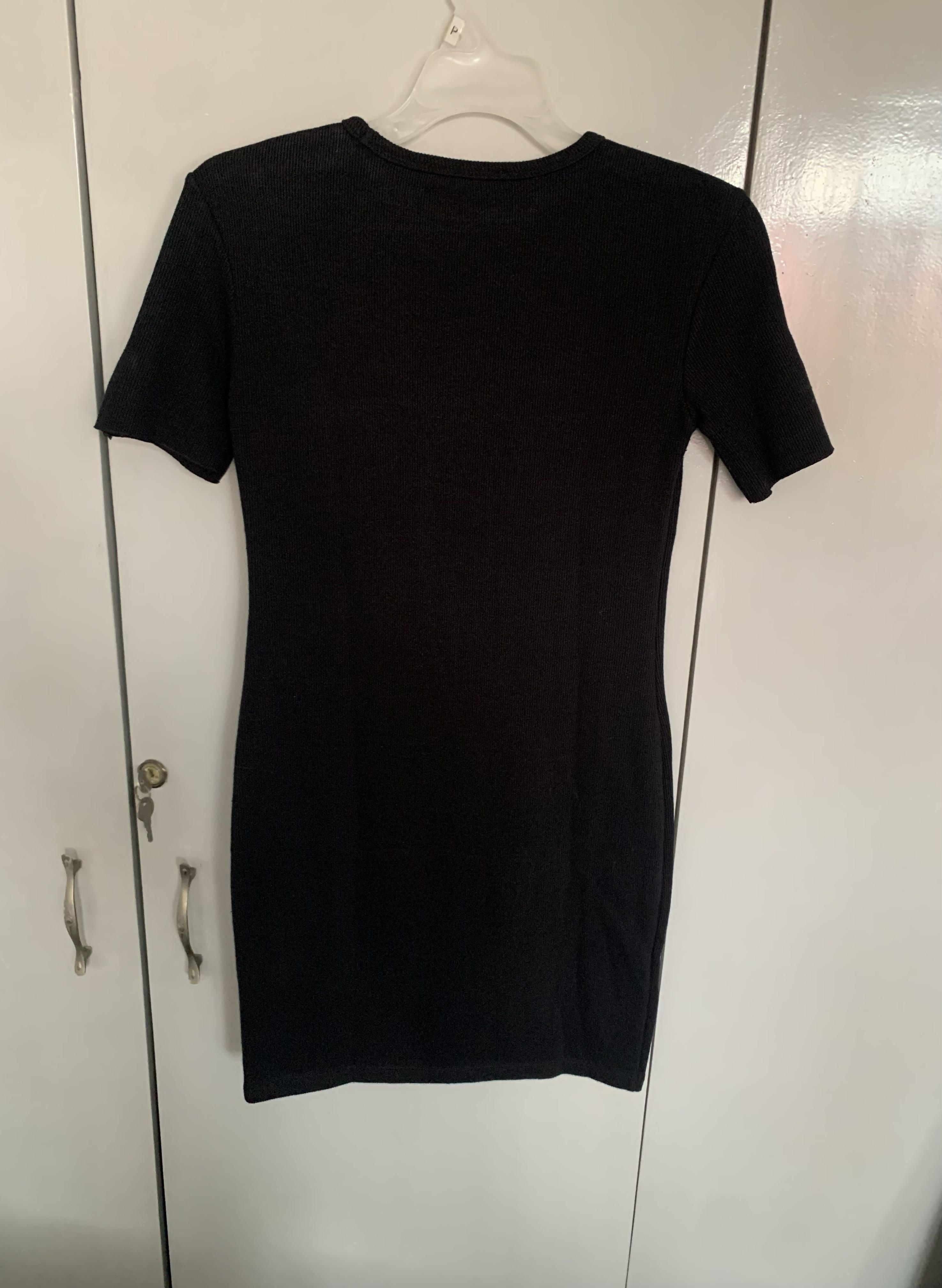 Zara Trafaluc Black Knit Dress (Category: Dresses) located in Paranaque City. Submitted by isabel4267 (Listing ID 1169921621, Image 2). Description: Zara trafaluc black knit dress with zipper design at the shoulders, size S (small) Worn once, as good as new, authentic, no flaws at all Classic little black dress that you can wear casually to the mall or in a more formal event (e.g. party). The knit material isn’t too thick so it’s not hot to wear!