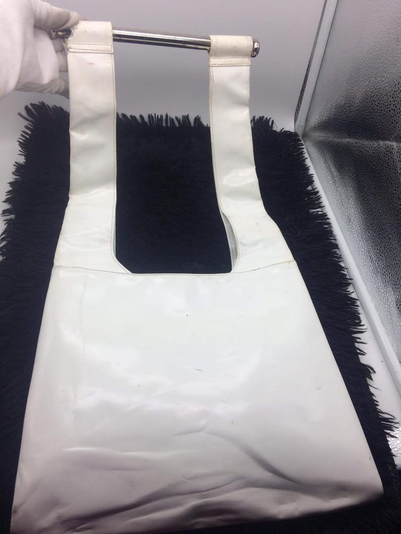 💯 AUTHENTJC VINTAGE GUCCI BAG (Category: Luxury Bags & Wallets) located in Bacolod City. Submitted by chuchaystuffs (Listing ID 1171755404, Image 1). Description: project pweds nyo po paint if d maselan pwdds nmn personal use.