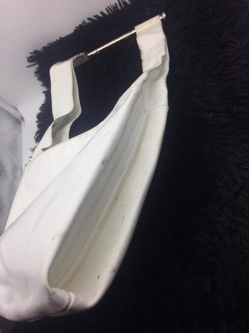 💯 AUTHENTJC VINTAGE GUCCI BAG (Category: Luxury Bags & Wallets) located in Bacolod City. Submitted by chuchaystuffs (Listing ID 1171755404, Image 3). Description: project pweds nyo po paint if d maselan pwdds nmn personal use.