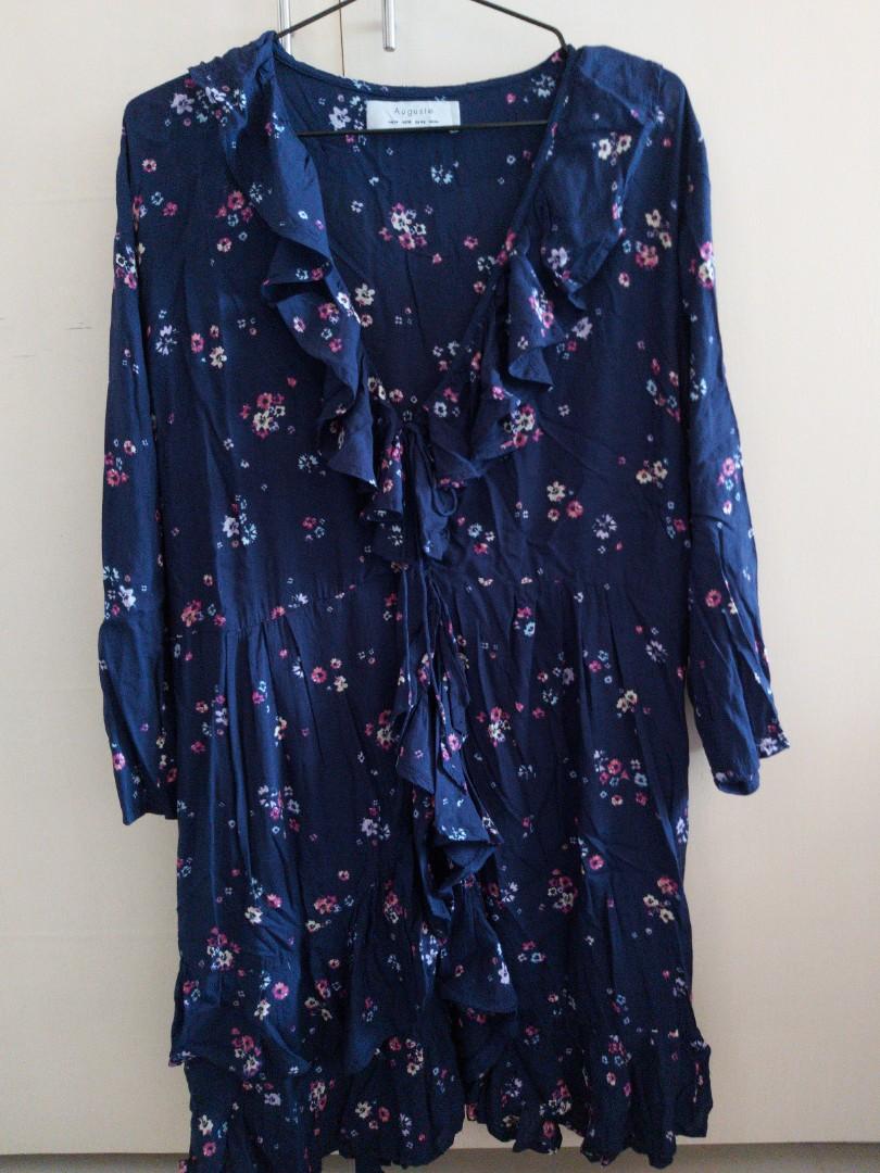 Auguste Floral Dark Blue Dress (Category: Dresses) located in Iba. Submitted by skygregorio (Listing ID 1171661488, Image 3). Description: XL-XXL | PM for more Details 💚.