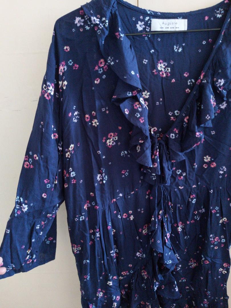 Auguste Floral Dark Blue Dress (Category: Dresses) located in Iba. Submitted by skygregorio (Listing ID 1171661488, Image 2). Description: XL-XXL | PM for more Details 💚.