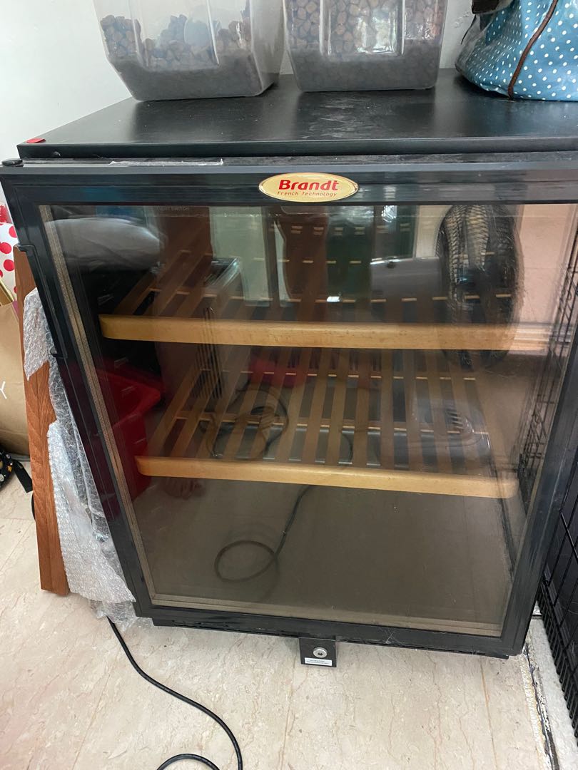 Brandt wine chiller, TV & Home Appliances, Kitchen Appliances, Wine