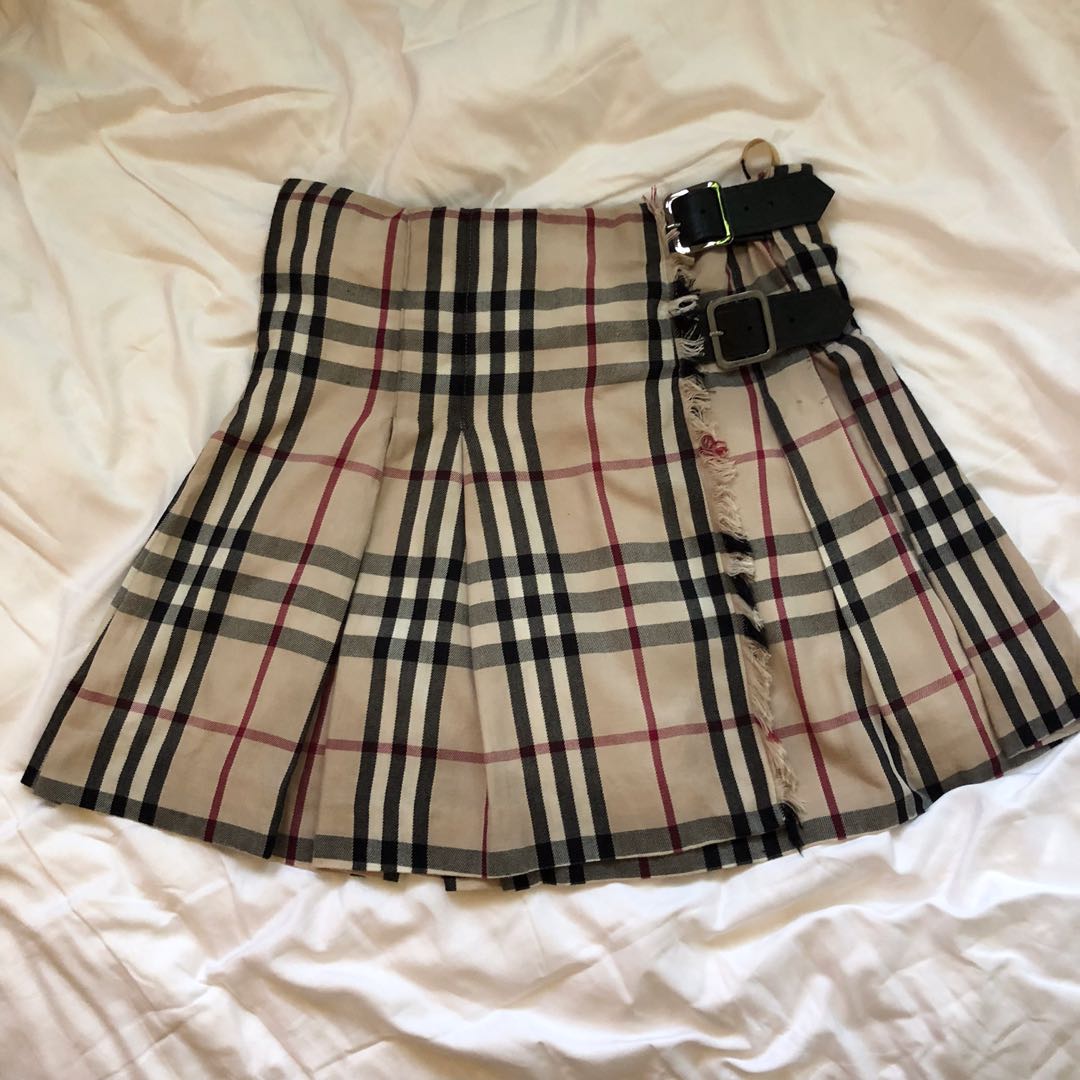 burberry planted buckle skirt worn by lily depp?, Women's Fashion,  Bottoms, Skirts on Carousell
