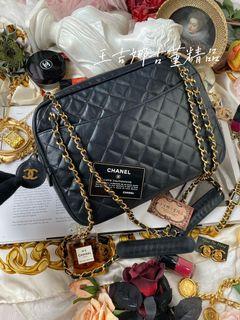 Chanel vintage 古董黑金羊斜背包/質感厚實/中性款男女可以/百搭實用小資價/包況讚「王吉娜古董精品」