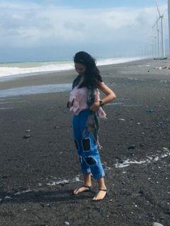 Denim boyfriend pants with fishnet