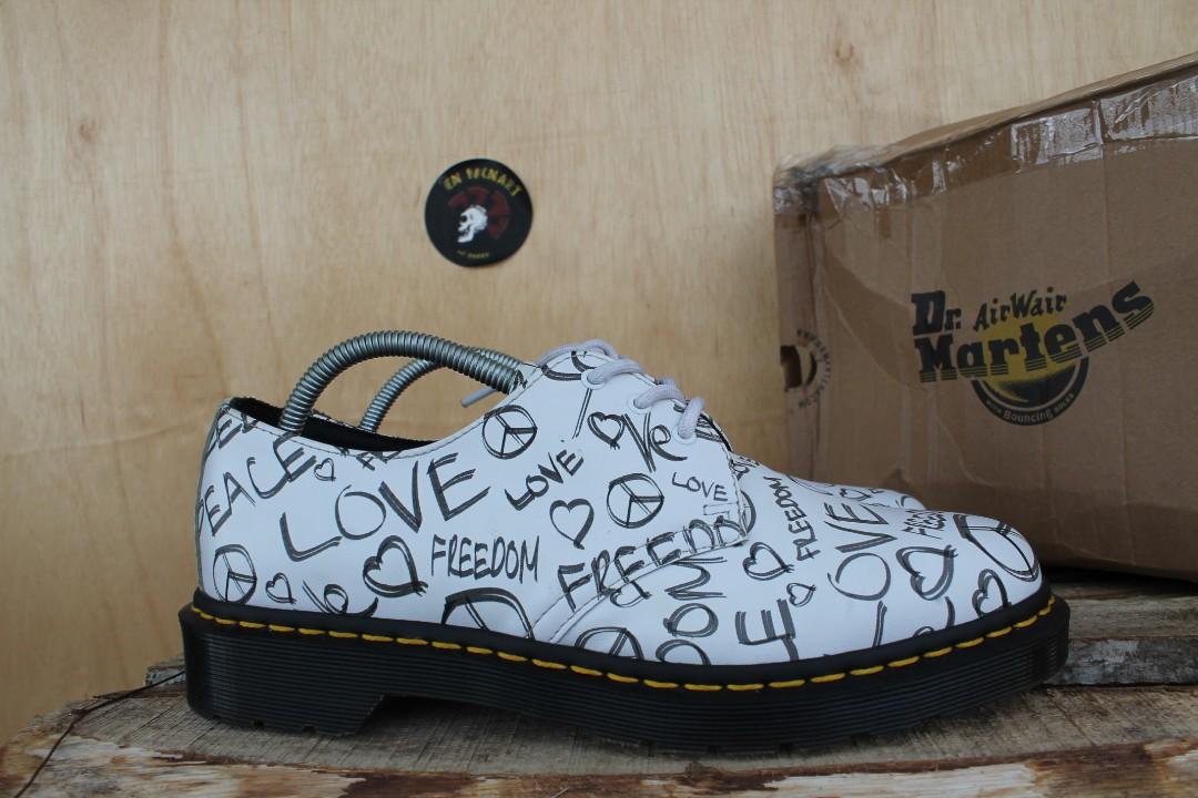 Dr martens 1461 script outlet