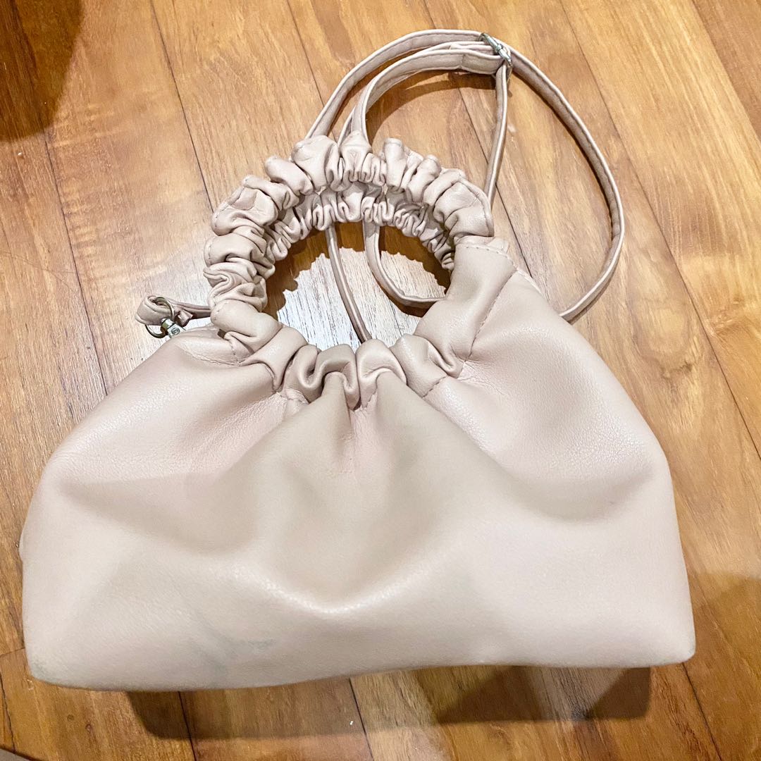 Free mail] Nude dumpling bag, Women's Fashion, Bags & Wallets, Cross-body  Bags on Carousell