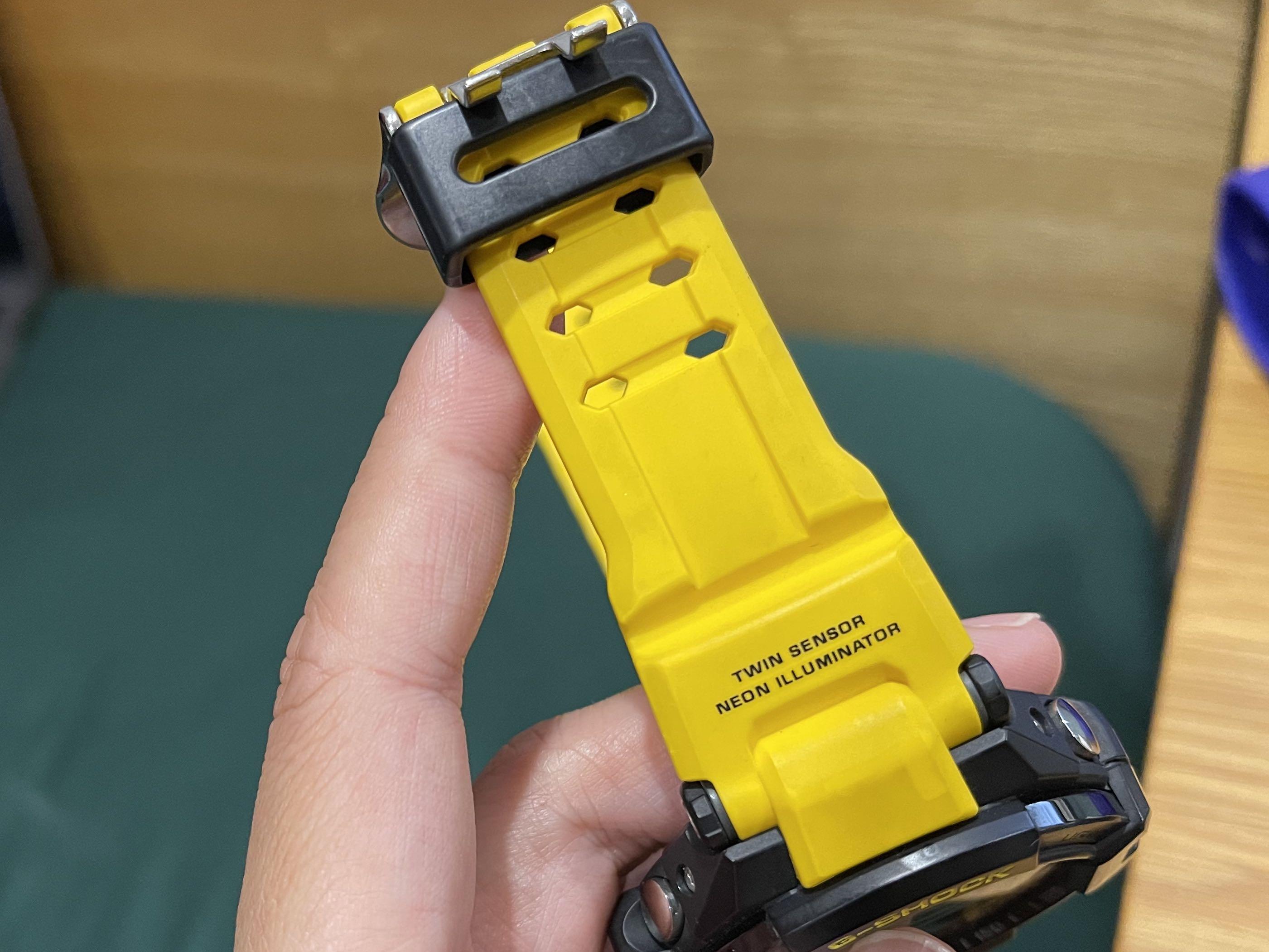 G Shock GravityMaster GA 1000 9BDR Yellow Aviator
